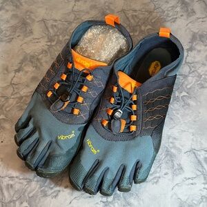 Vibram fivefingers Trek Ascent shoes